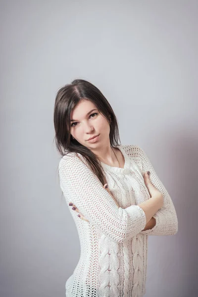 Menina Retrato Sobre Fundo Cinza — Fotografia de Stock