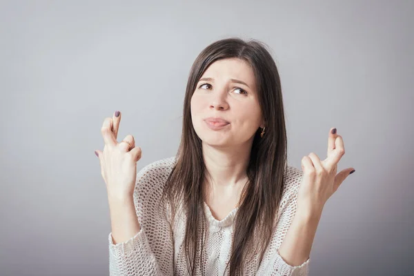 Girl Fingers Crossed Grey Background — Stock Photo, Image