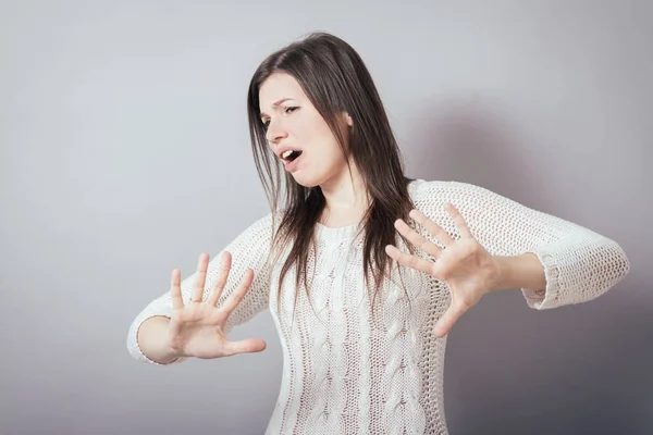 Muchacha Muestra Parada Sobre Fondo Gris — Foto de Stock