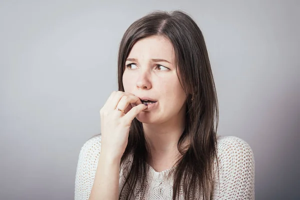 Κορίτσι Τρώει Νύχια Του — Φωτογραφία Αρχείου