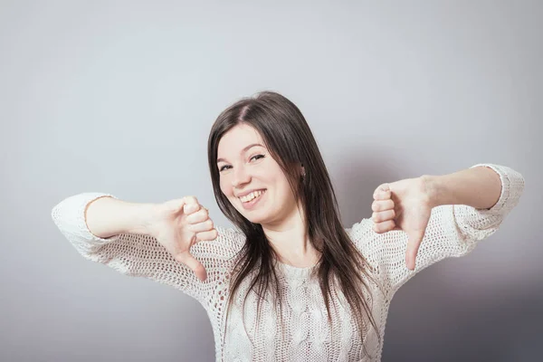 Chica Mostrando Pulgares Hacia Abajo — Foto de Stock