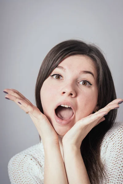 Woman Shock Grey Background — Stock Photo, Image