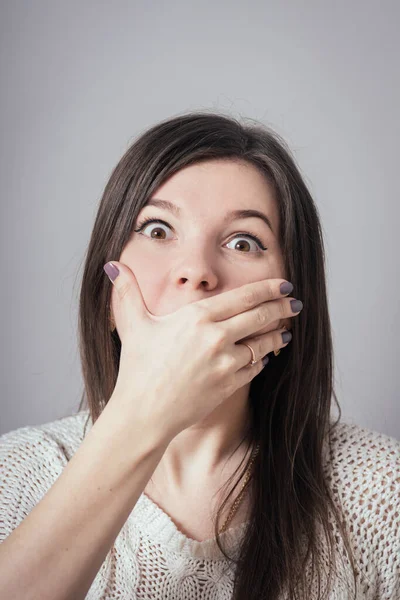 Girl Covers Her Mouth — Stock Photo, Image
