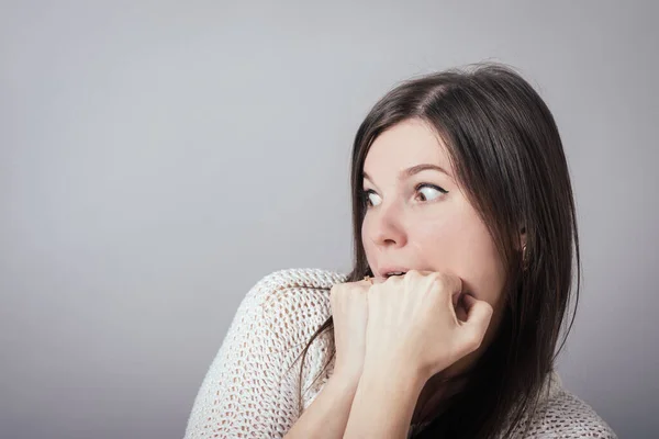 Frightened Girl Grey Background — Stock Photo, Image