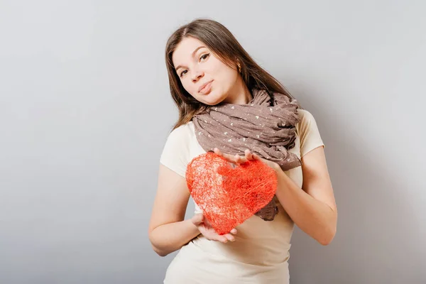 Amor Día San Valentín Mujer Sosteniendo Corazón — Foto de Stock