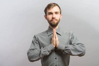 Elleri Kapalı Dua Eden Adam