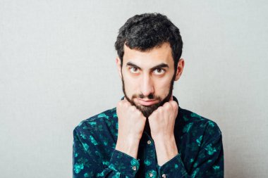 yakışıklı bir genç adam portresi