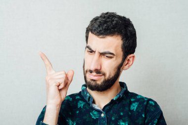 İşadamı parmağını kaldır.