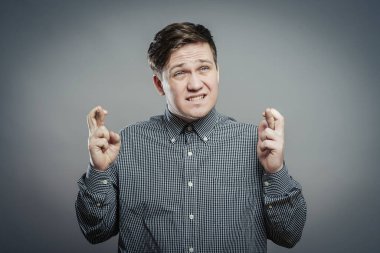 Genç adam şans diledi.