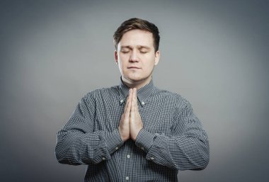 Elleri Kapalı Dua Eden Adam
