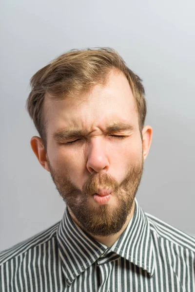 Hombre Chupando Sus Mejillas — Foto de Stock