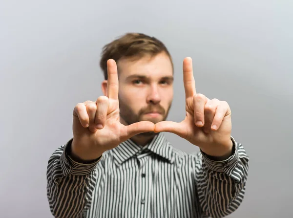 Hombre Guapo Mostrando Gesto Mano Enmarcado Aislado Blanco — Foto de Stock