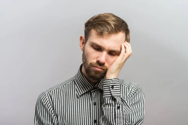 Jeune Homme Veut Dormir Mettez Tête Dans Ses Mains Geste — Photo