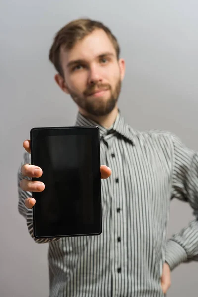 Retrato Jovem Segurando Seu Tablet — Fotografia de Stock