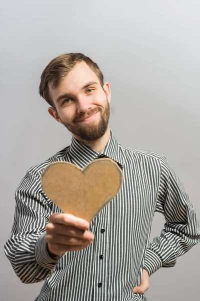 Hombre Feliz Sosteniendo Corazón Hecho Cartón — Foto de Stock