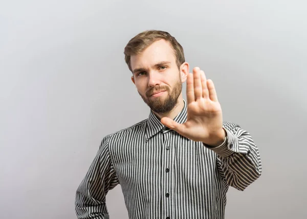 Retrato Primer Plano Del Joven Indefenso Sorprendido Levantando Mano Para — Foto de Stock