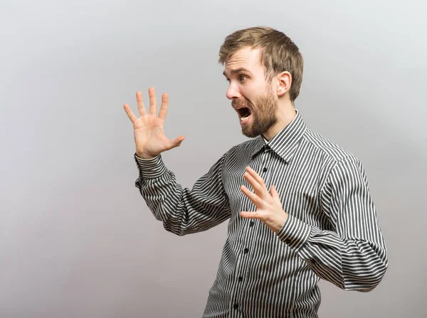 Shirtless Man Gritando Estudio Fotográfico — Foto de Stock