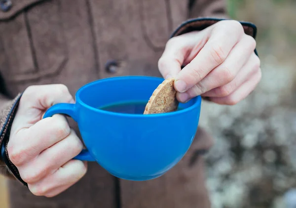 Hand Hold Tea Biscuits — Stock Photo, Image