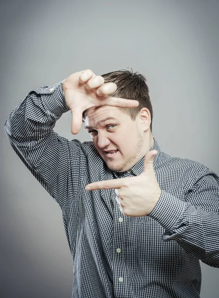 Fokus Auf Rahmen Den Der Manager Mit Seinen Händen Herstellt — Stockfoto