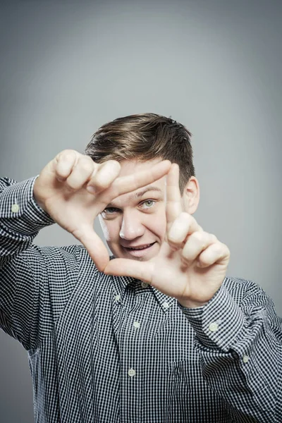 Fokusera Ramen Som Ledningen Gör Med Händerna — Stockfoto