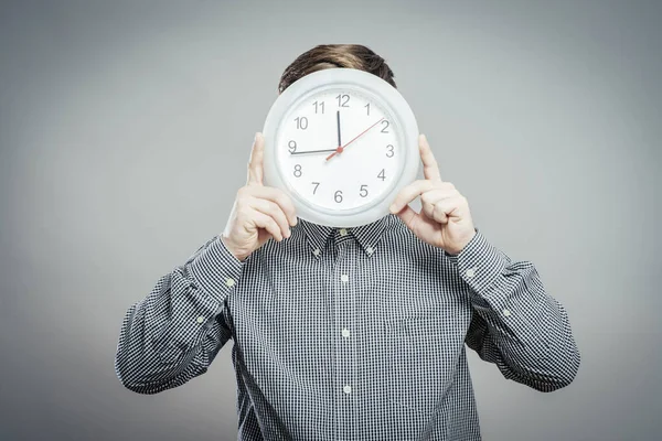 Hombre Sosteniendo Gran Reloj Cubriendo Cara Sobre Blanco —  Fotos de Stock