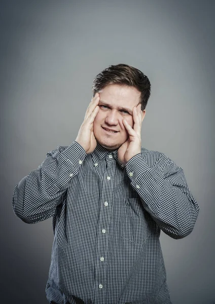 Joven Con Dolor Cabeza —  Fotos de Stock