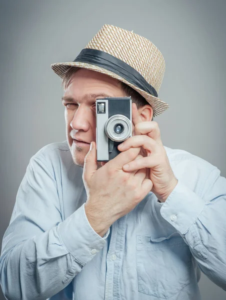 Retrato Homem Bonito Elegante Com Câmera — Fotografia de Stock