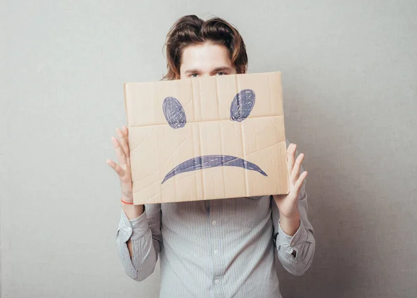 Jovem Segurando Uma Foto Sorriso Alegre — Fotografia de Stock