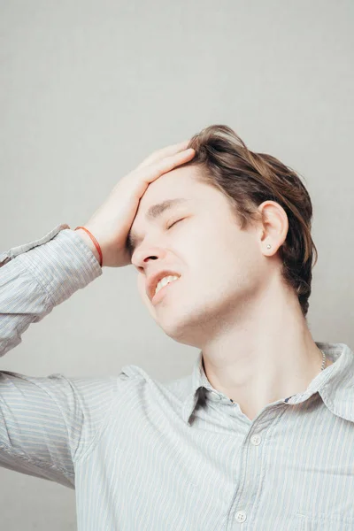 Hombre Con Dolor Cabeza Estudio Fotográfico — Foto de Stock