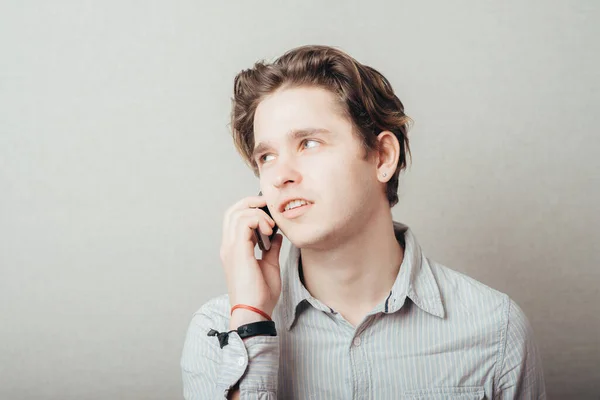 Retrato Del Hombre Alegre Hablando Por Teléfono —  Fotos de Stock