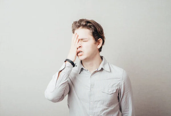 Hombre Con Dolor Cabeza Estudio Fotográfico — Foto de Stock