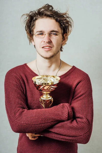 Homem Óculos Com Vencedor Taça — Fotografia de Stock