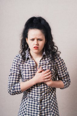 Kalbini kıran bir kız.