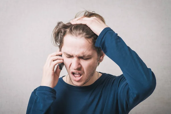 Homem Frustrado Falando Telefone — Fotografia de Stock