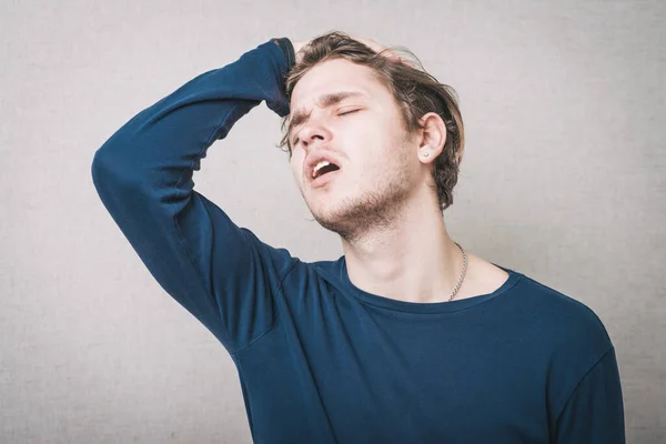 Homem Chateado Estúdio Fundo — Fotografia de Stock