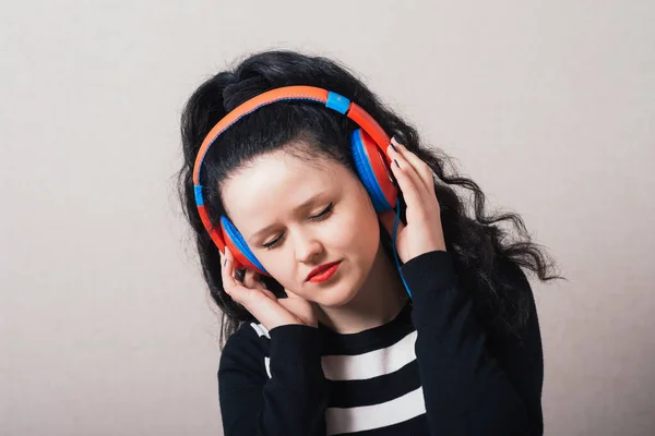 Mooi Meisje Luister Muziek — Stockfoto