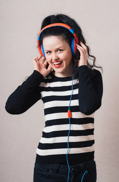 Hermosa Chica Escuchar Música —  Fotos de Stock