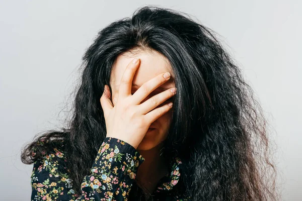 Mädchen Schließt Die Augen — Stockfoto