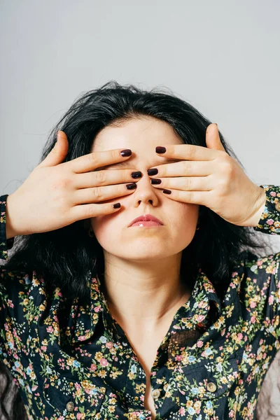 Mädchen Schließt Die Augen — Stockfoto