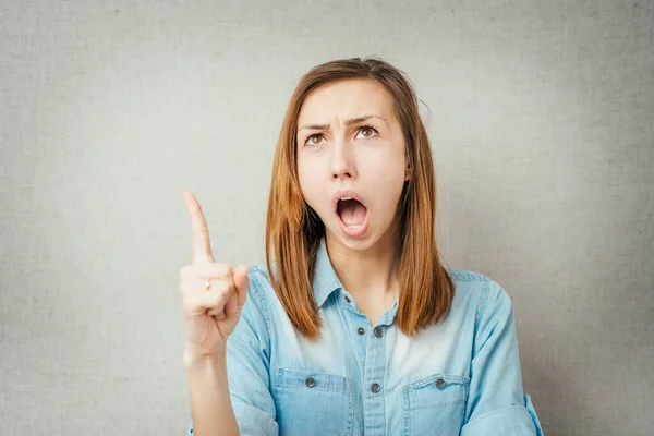 Mujer Enojada Aislado Sobre Fondo Gris — Foto de Stock