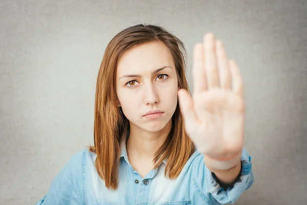 Kvinnan Gör Stopp Gest Med Handen — Stockfoto