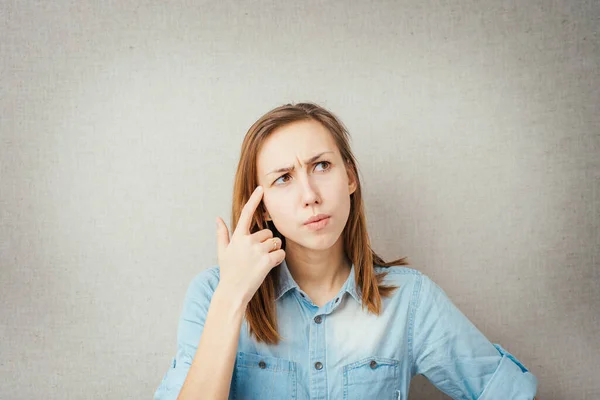 Chica Pensó Poner Dedo Sus Labios — Foto de Stock