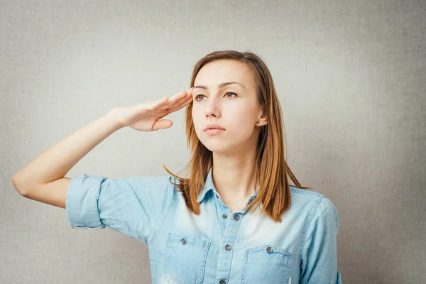 軍の女性の手のジェスチャー頭への挨拶 — ストック写真