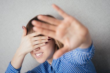 Genç bayan jest yok diyor.