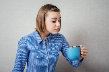 Kadın kahve fincanı..