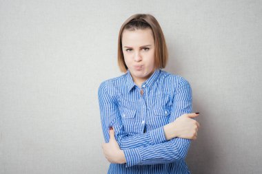 Fotoğraf stüdyosundaki genç kız