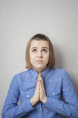 Fotoğraf stüdyosundaki genç kız