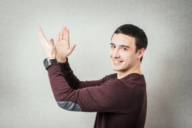 Adam alkışlar ve alkışlar