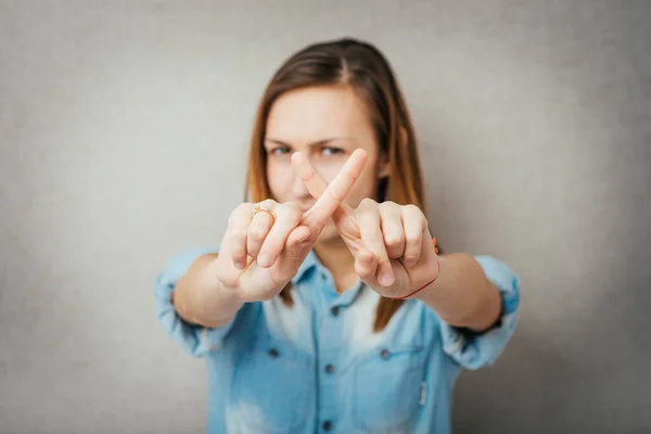 Menina Mostrando Parar Dedos — Fotografia de Stock