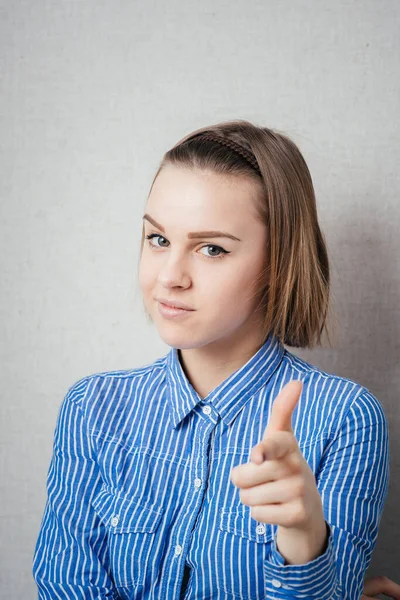 Mujer Apuntando Hacia Adelante Aislado — Foto de Stock